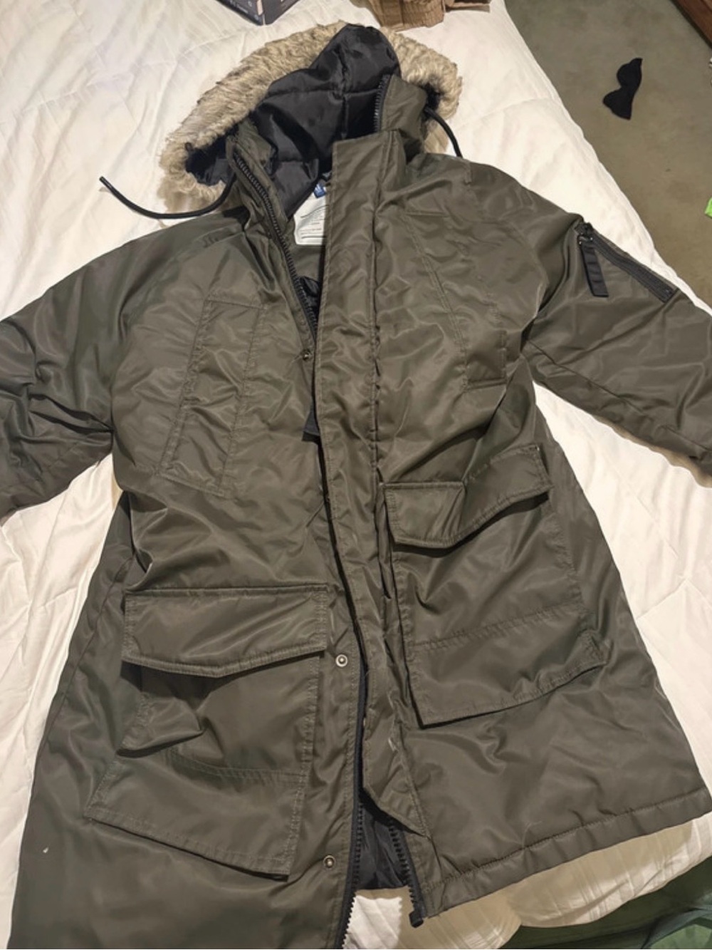H&M Divided Men’s Dark Olive Hooded Puffer Coat with Faux Fur Trim